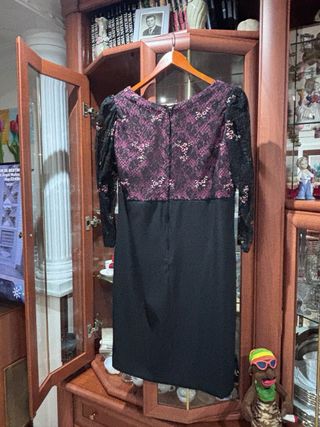 Vestido negro con encaje floral