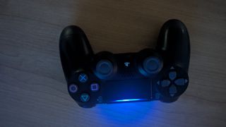 Lote PS4: Consola 500GB, Mando y 10 Juegos