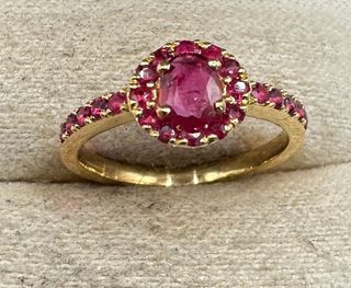 Anillo de oro amarillo de 18 kt con rubíes