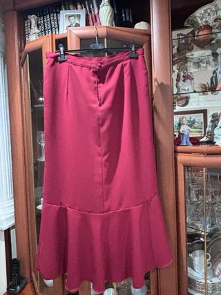 Falda larga roja con volantes