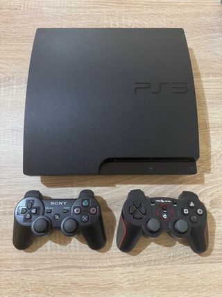 PS3 Slim con mandos y juegos