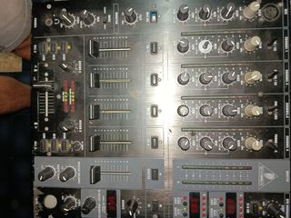 Mesa de mezclas Behringer DJX750