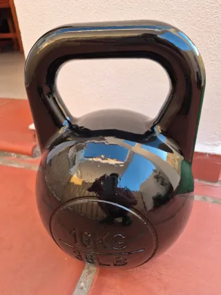 Kettlebell 16kg / 35lb Negra,restaurada como nueva