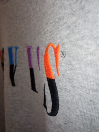 Sudadera Levi's Oversize Gris Letras Colores