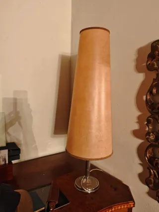 Lámpara de mesa antigua papel y metal