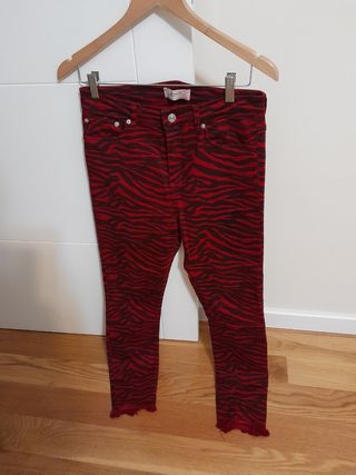 Pantalón estampado cebra rojo talla 40