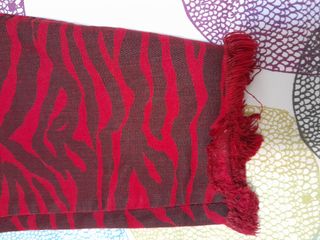 Pantalón estampado cebra rojo talla 40