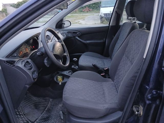 FLAMANTE Ford Focus 1.800C.C 2001