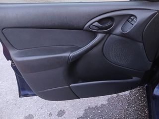 FLAMANTE Ford Focus 1.800C.C 2001
