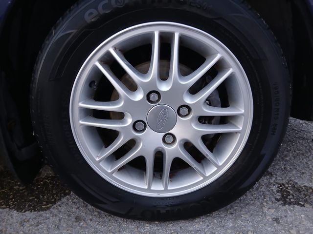 FLAMANTE Ford Focus 1.800C.C 2001
