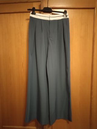 Conjunto falda y pantalón verde