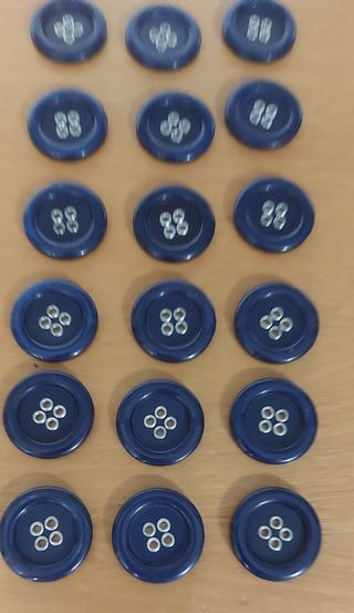 Lote de 18 botones azules para ropa