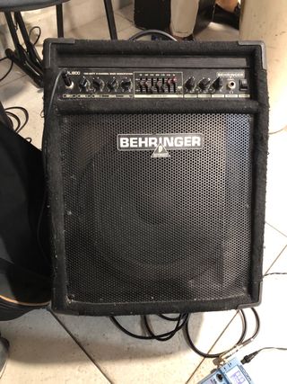 Amplificador Bajo Behringer Ultrabass 180W