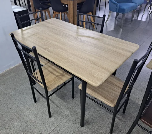MESA DE COMEDOR: NUEVA, PRACTICA, EN LIQUIDACIÓN.