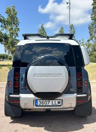 Land Rover Defender 2023