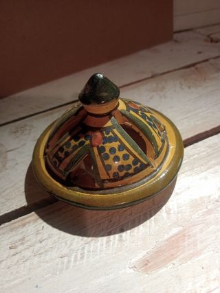 Antiguo inciensario de cerámica