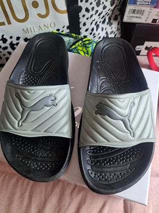 Chanclas Puma Negras y Grises