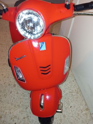 Moto eléctrica infantil roja
