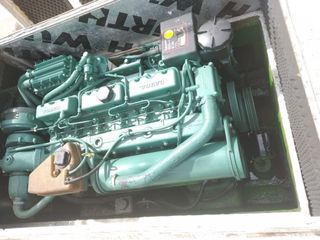 Barco y motor Volvo penta 170 con jet (turbina) 
