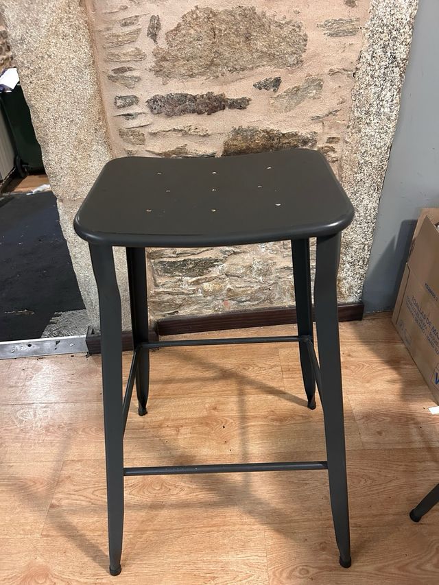 Taburetes altos metálicos diseño italiano