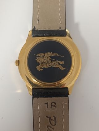 Reloj Burberrys de oro y correa negra