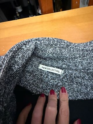 Cappotto grigio con bottoni