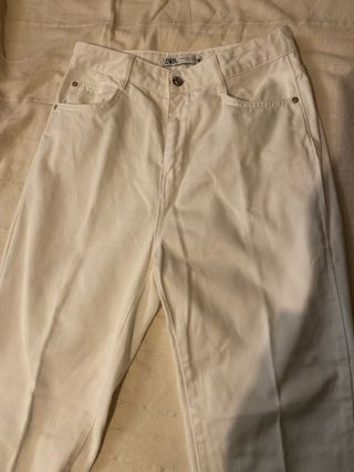 Pantalón vaquero blanco Zara