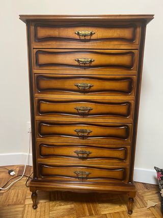 Cómoda de madera con 7 cajones