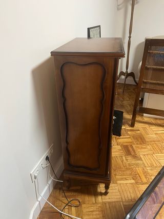 Cómoda de madera con 7 cajones