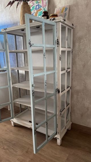 Vitrina de madera