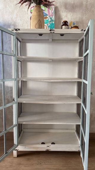 Vitrina de madera