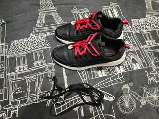 Zapatillas Champion Negras y Rojas