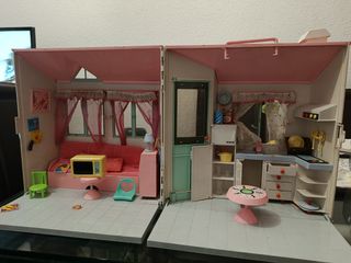 Casa de muñecas rosa y azul