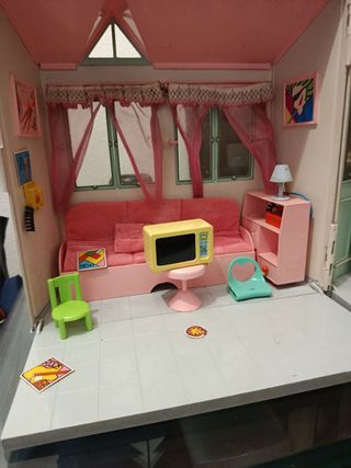 Casa de muñecas rosa y azul