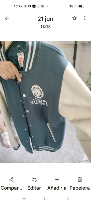 Chaqueta deportiva azul y beige