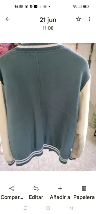 Chaqueta deportiva azul y beige