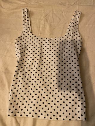 Camiseta de puntos blanca y negra