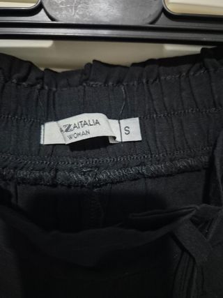 Pantaloni neri con laccio in vita