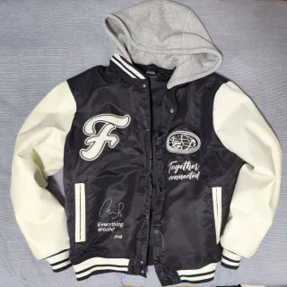 Chaqueta Bomber con Capucha Zara