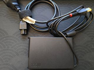 Cargador portátil Lenovo 135W