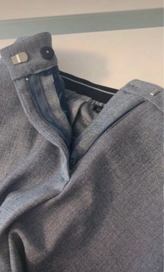 Pantalones grises con raya lateral