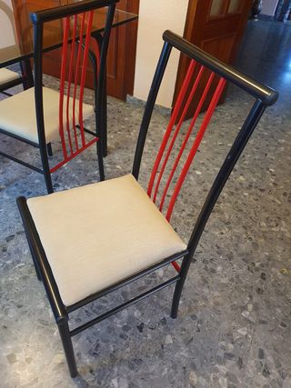 Mesa cristal y 4 sillas comedor