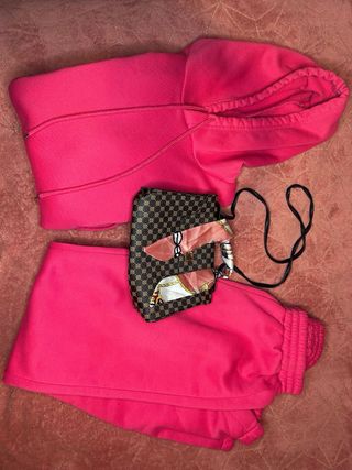 Conjunto deportivo y bolso