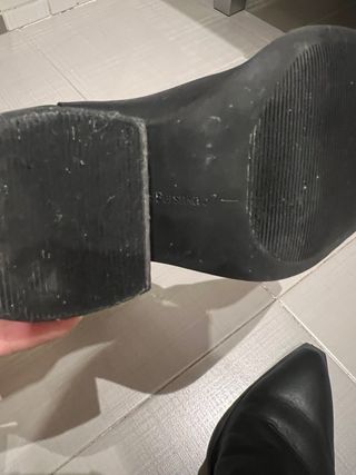 Botín negro Bershka Talla 37