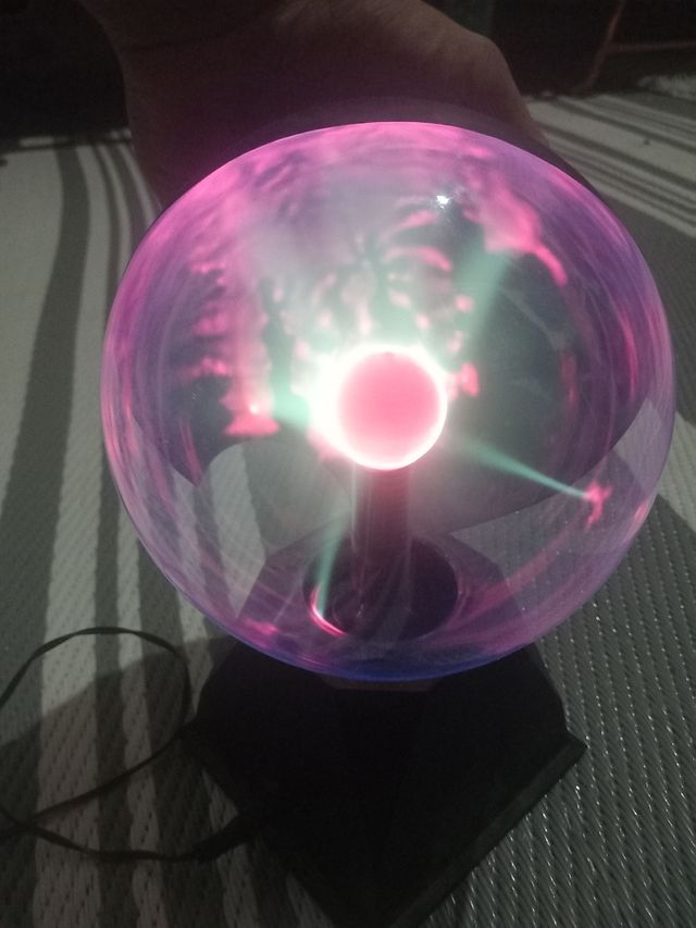 Lampada al plasma blu e trasparente