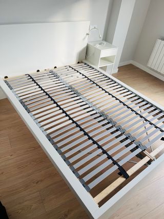 Cama 1.50x2.00m con Cabecero Blanco y mesillas