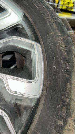 Ruedas de coche con tapacubos