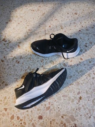 Zapatillas Nike Negras y Blancas
