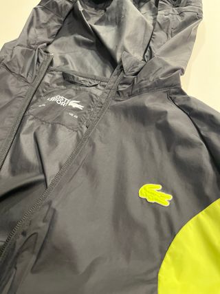 Cortavientos Lacoste Negro y verde lima.
