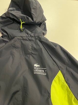 Cortavientos Lacoste Negro y verde lima.
